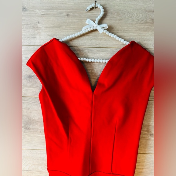Express Red Off-Shoulder V-Neck Crop Top - Picture 3 of 10